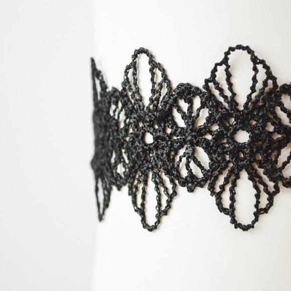  Flower Lace Choker Necklace - Picture 4 of 4