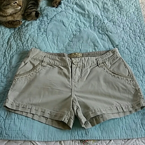 BKE Khaki shorts