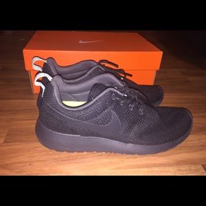 Nike roshes