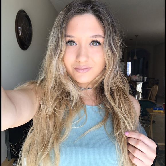 Brand name clothing! - Picture 3 of 4