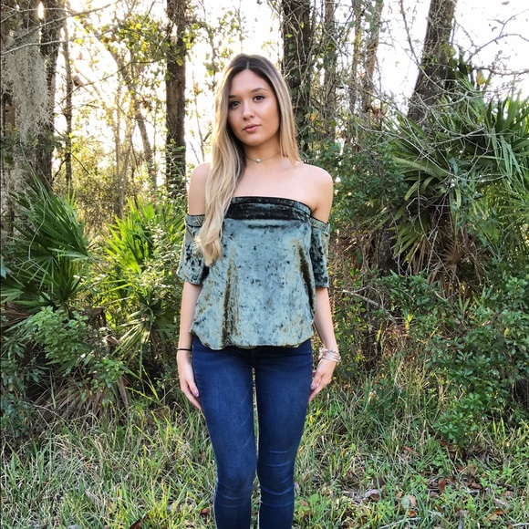 Brand name clothing! - Picture 4 of 4