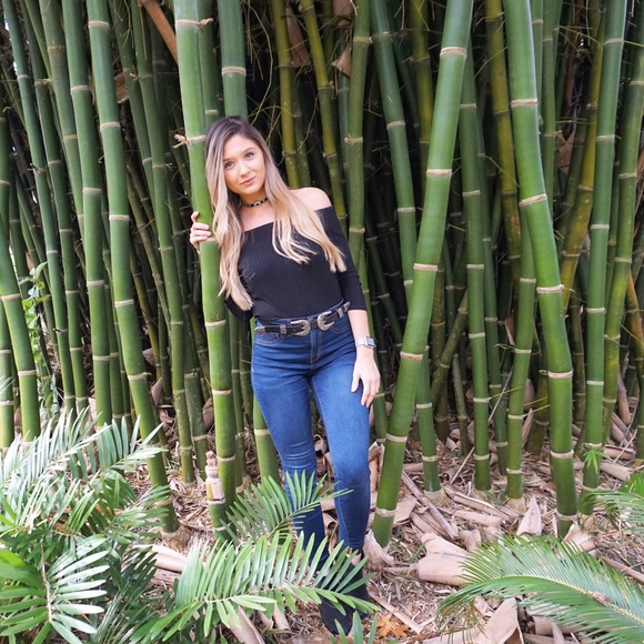 Brand name clothing! - Picture 2 of 4