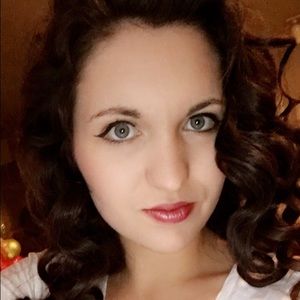 Meet your Posher, Emiley