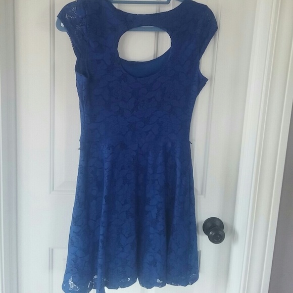 Gorgeous blue flower lace dress - Picture 3 of 4
