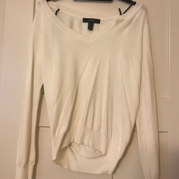WORN ONCE🌺 WHITE SWEATER