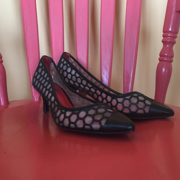 Unique Charlws Jourdan Kitten Heels - Picture 1 of 3