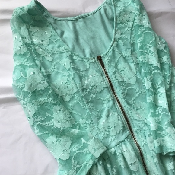 Sunday in Brooklyn lace Dress! - Picture 2 of 4