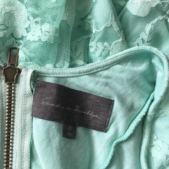 Sunday in Brooklyn lace Dress! - Picture 3 of 4