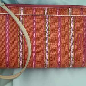 COACH WRISTLET Wallet.