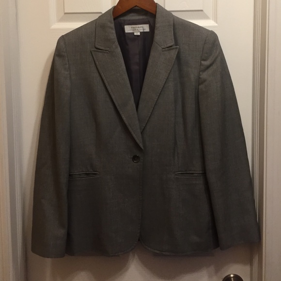 Tahari women's pant suit