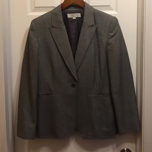 Tahari women's pant suit