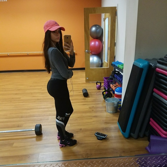 Meet your Posher! - Picture 4 of 8