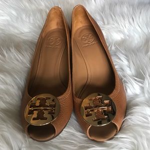 TORY BURCH TAN PEEP TOE WEDGE