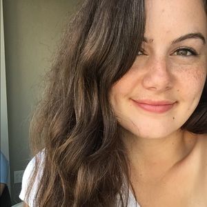 Meet your Posher, Olivia