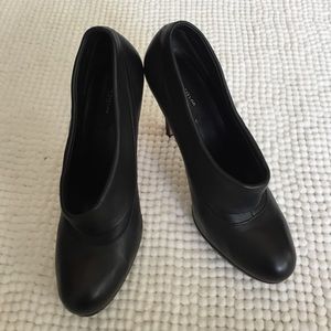 Ann Taylor Shoeties size 8