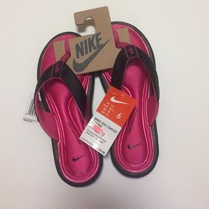 New NIKE Sandals (no box)