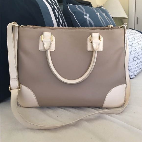 SOLD ON Ⓜ️ Tory Burch Robinson - Picture 2 of 4