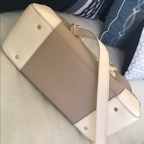 SOLD ON Ⓜ️ Tory Burch Robinson - Picture 3 of 4