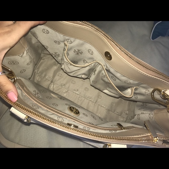 SOLD ON Ⓜ️ Tory Burch Robinson - Picture 4 of 4