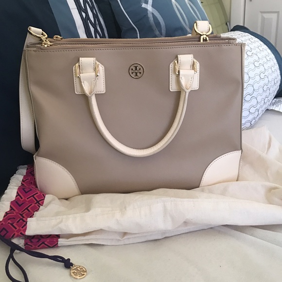 Tory Burch Handbags - SOLD ON Ⓜ️ Tory Burch Robinson