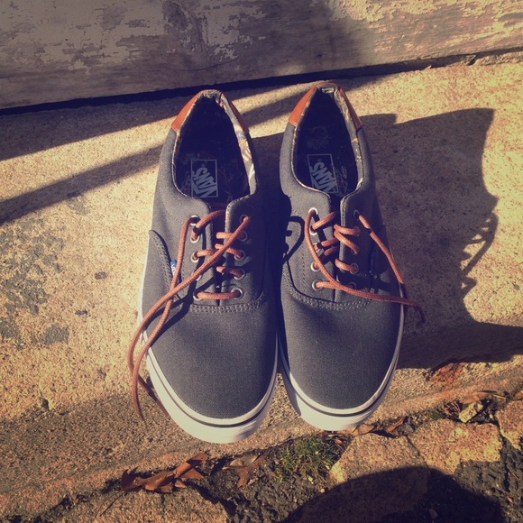 NWOT navy/brown men's size 12 vans classics