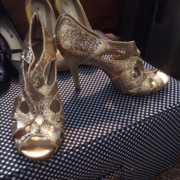 Antonio Melani gold heels