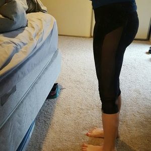 Mesh side Capri leggings