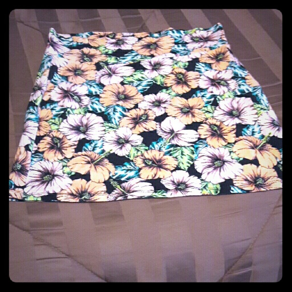 Pink by Vicoria Secret's Flora Mini Stretch Skirt