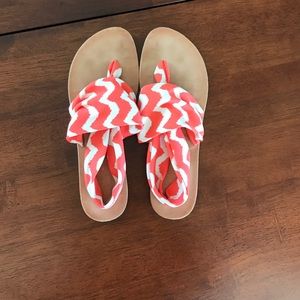 Cute and Comfy Dirty Laundry coral chevron sandals