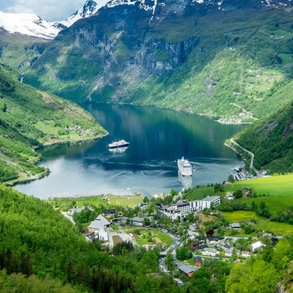 Meet your Posher, Denise - Picture 1 of 1