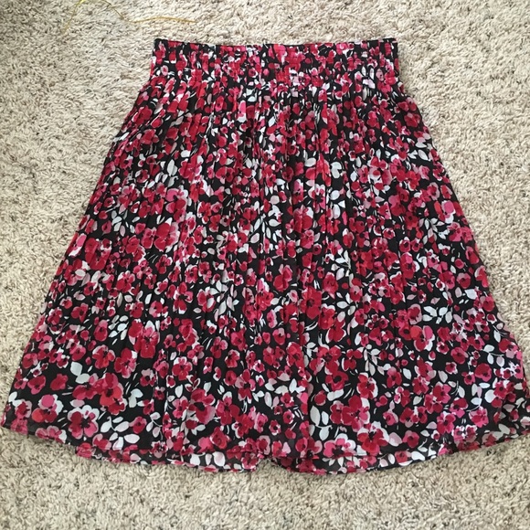 White House Black Market pleated skirt