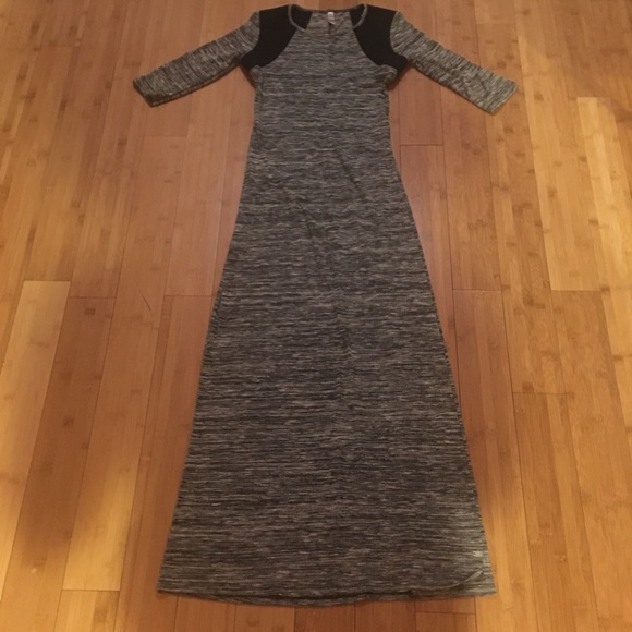 Comfy and stylish gray maxi dress