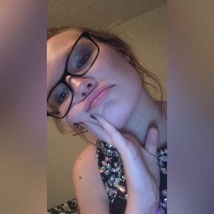 Meet your Posher, Dakota