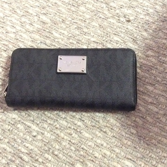 Michael kors wallet
