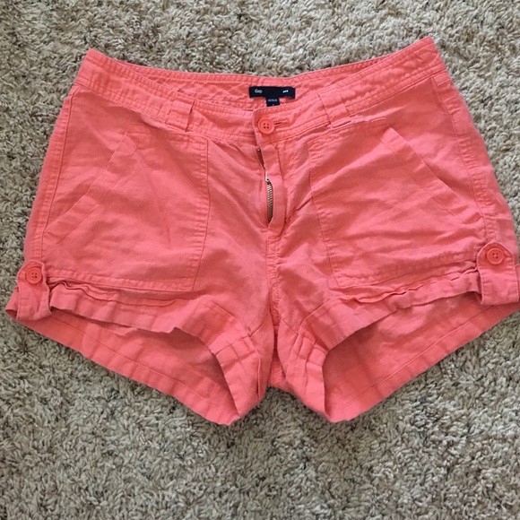 Gap size 2 coral shorts