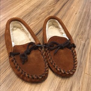 Minnetonka moccasin slippers (toddler size 9)