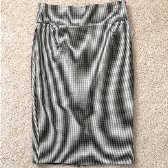 Zara Black and White Pencil Skirt