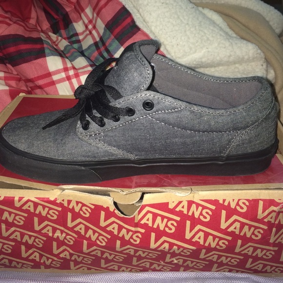 Vans - Picture 3 of 4
