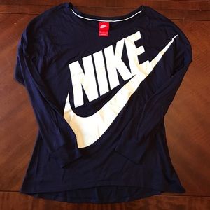 NIKE loose fit dolman sleeve tee