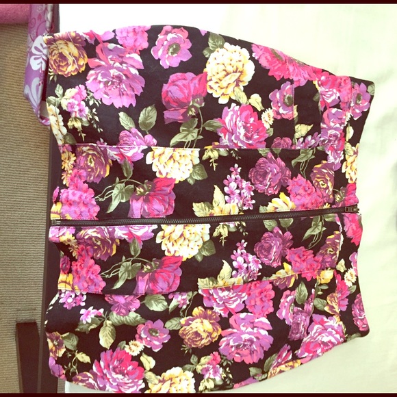 Forever 21 flowery skirt - Picture 1 of 1