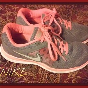 Nike dual fusion running shoe