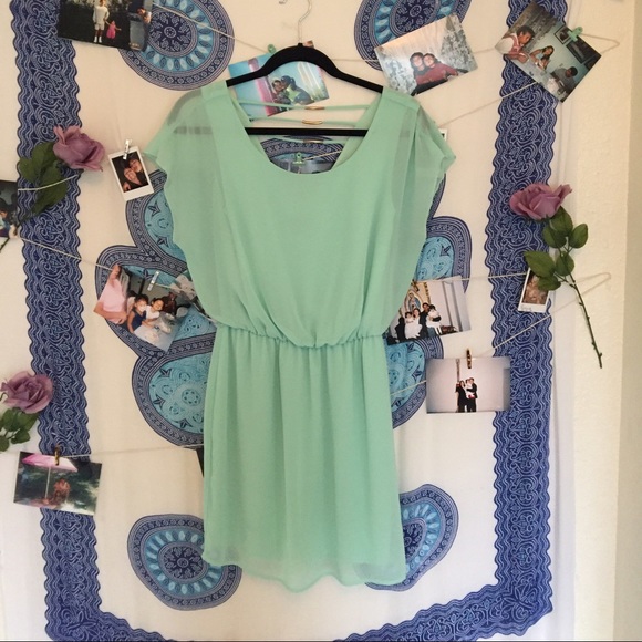 Knee high turquoise flowie dress