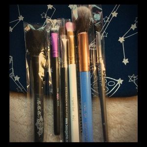 Assorted Lot of Brand New Makeup Brushes! ❤️😘❤️