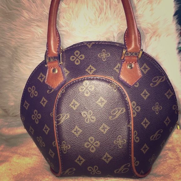 Small round bag