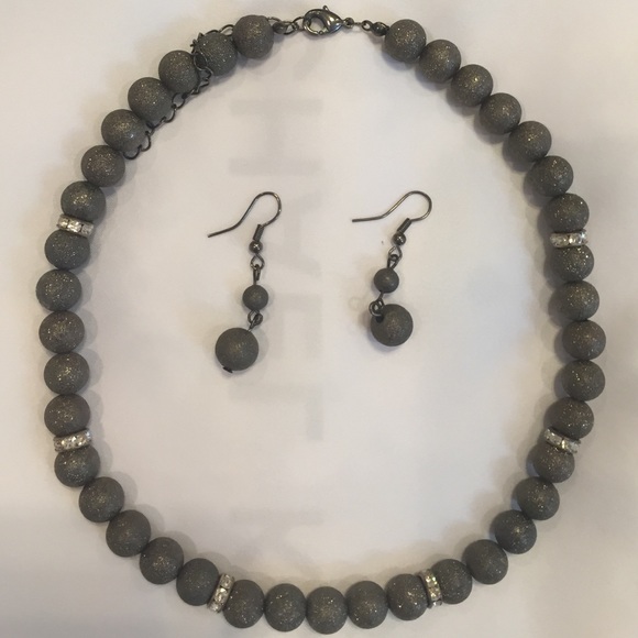 Gray and rhinestone choker necklace with earrings.