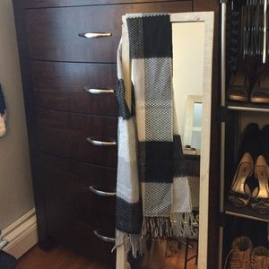100% cashmere scarf NWOT