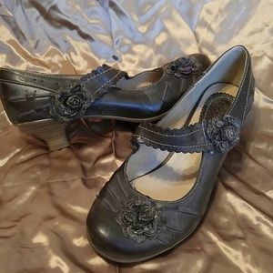 Graceland Retro Pumps