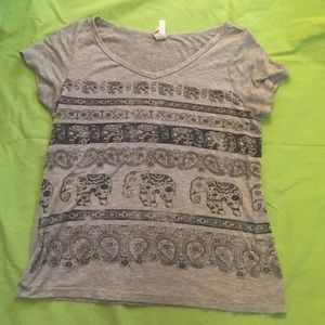 grey elephant graphic tee