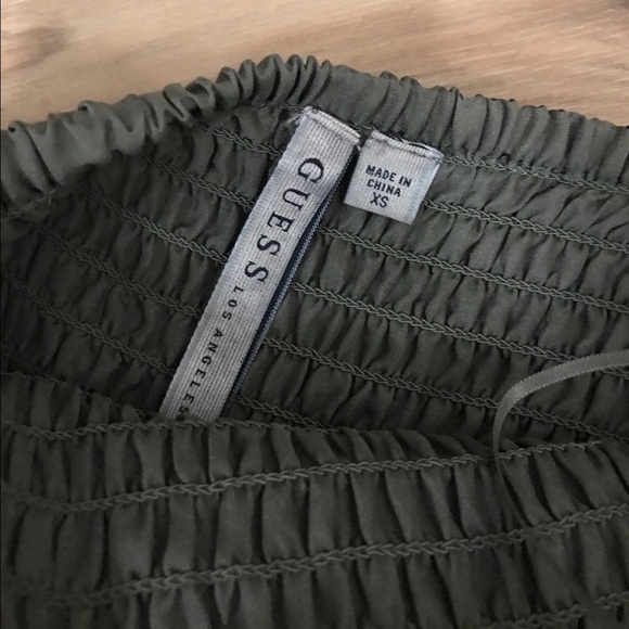 ✨NWT✨ Guess smocked tube dress - Picture 3 of 3