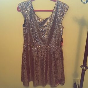 Super cute rose gold sequin dress L/XL